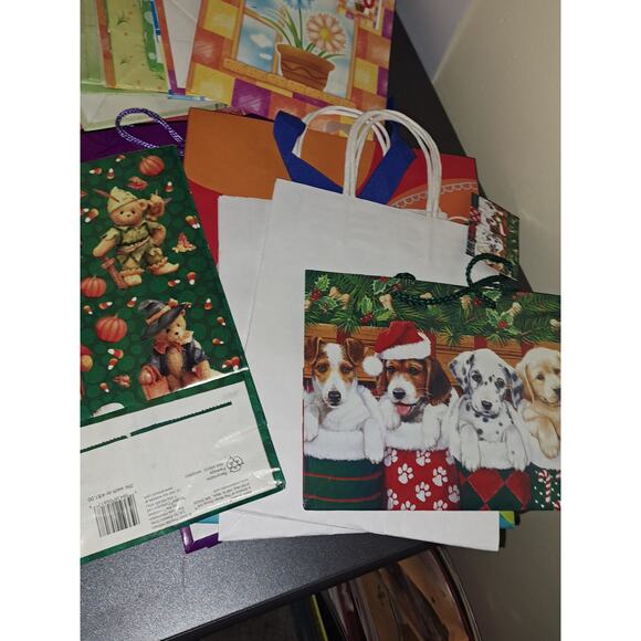 Lot of Holiday Gift Bags - Picture 3 of 4